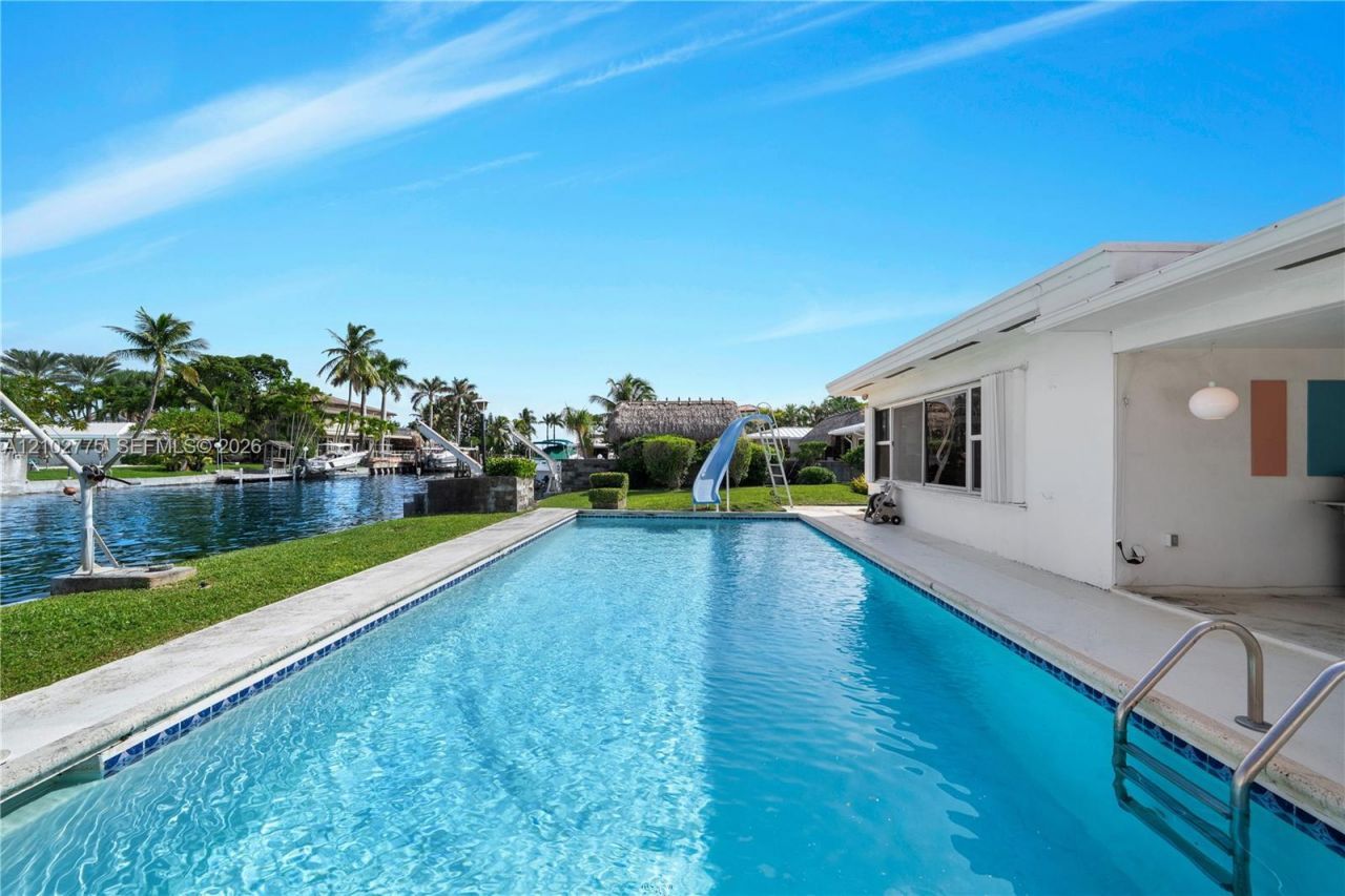 12805 Maple Rd , North Miami, FL 33181 Photo