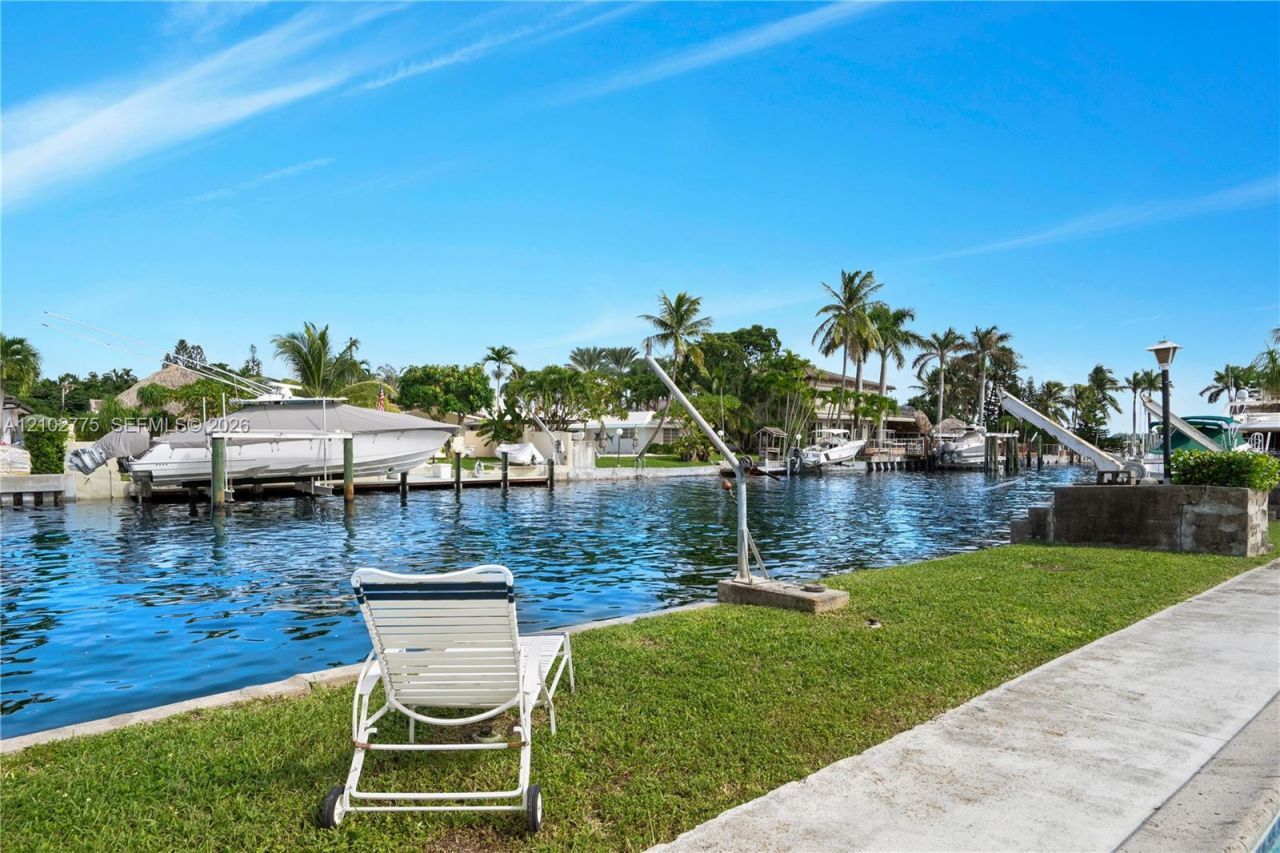 12805 Maple Rd , North Miami, FL 33181 Photo