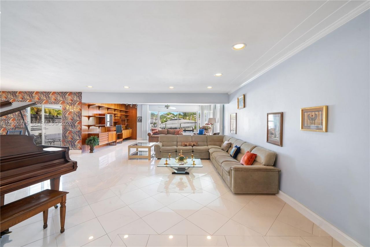 12805 Maple Rd , North Miami, FL 33181 Photo