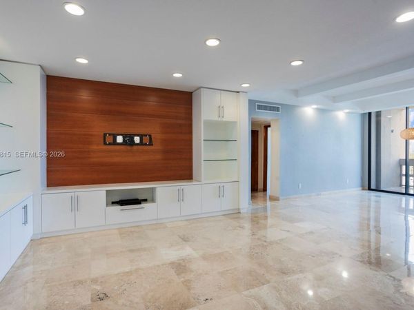 90 Edgewater Dr , Unit PH15, Coral Gables, FL 33133