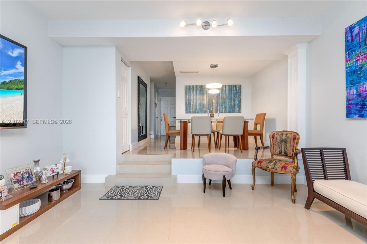 8956 Palm Tree Ln, Unit 8956, Pembroke Pines, FL 33024 Photo