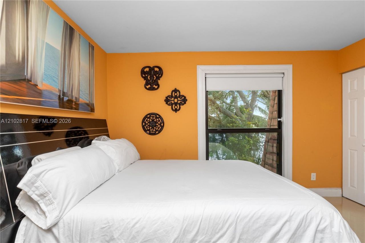 8956 Palm Tree Ln, Unit 8956, Pembroke Pines, FL 33024 Photo