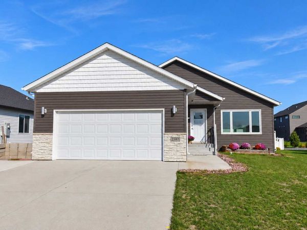 2587 72nd Avenue S, Fargo, ND 58104