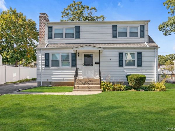 13 Inwood Road , Glen Cove, NY 11542