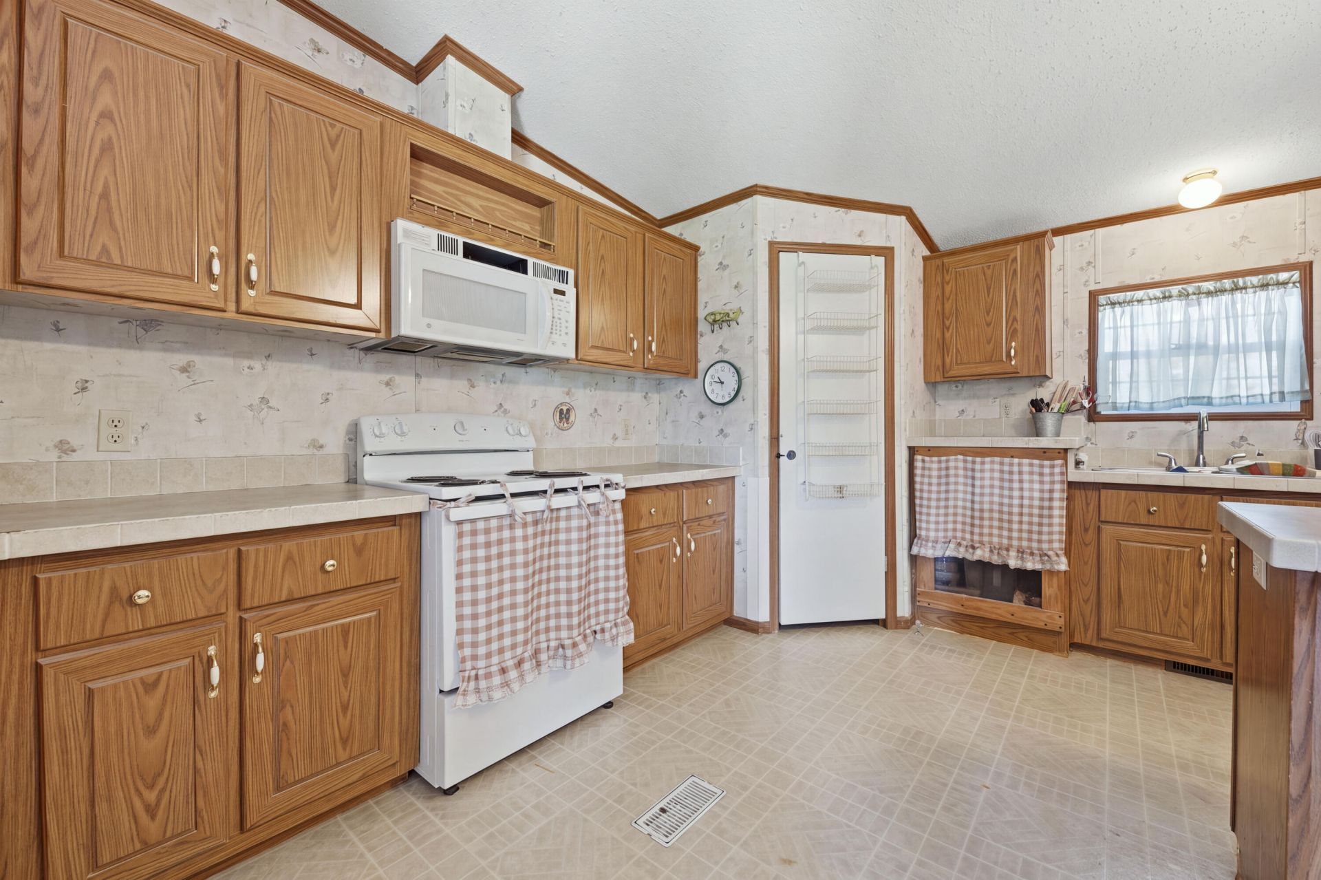 182 Hillcrest Drive Photo 22