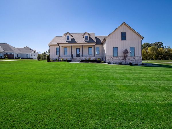 1049 Kateland Dr, Greenbrier, TN 37073