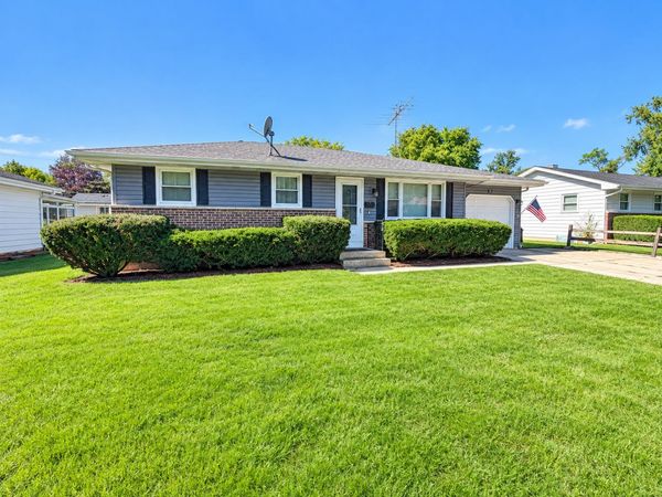 194 Patrick Drive, South Elgin, IL 60177
