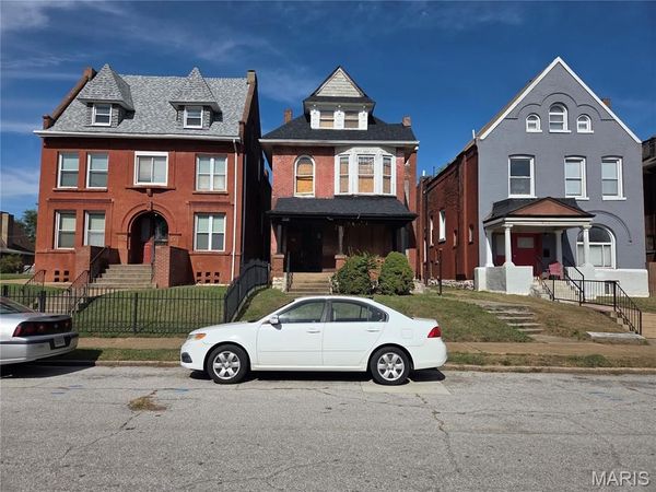 4451 Washington Boulevard , St Louis, MO 63108