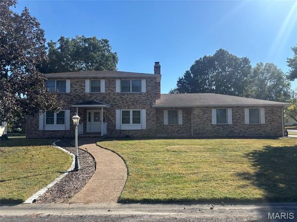 660 W 3rd , Trenton, IL 62293