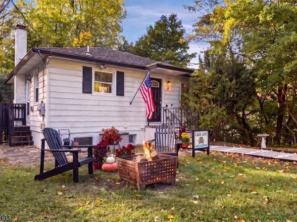 9 Oliver Rd, Roxbury, NJ 07850