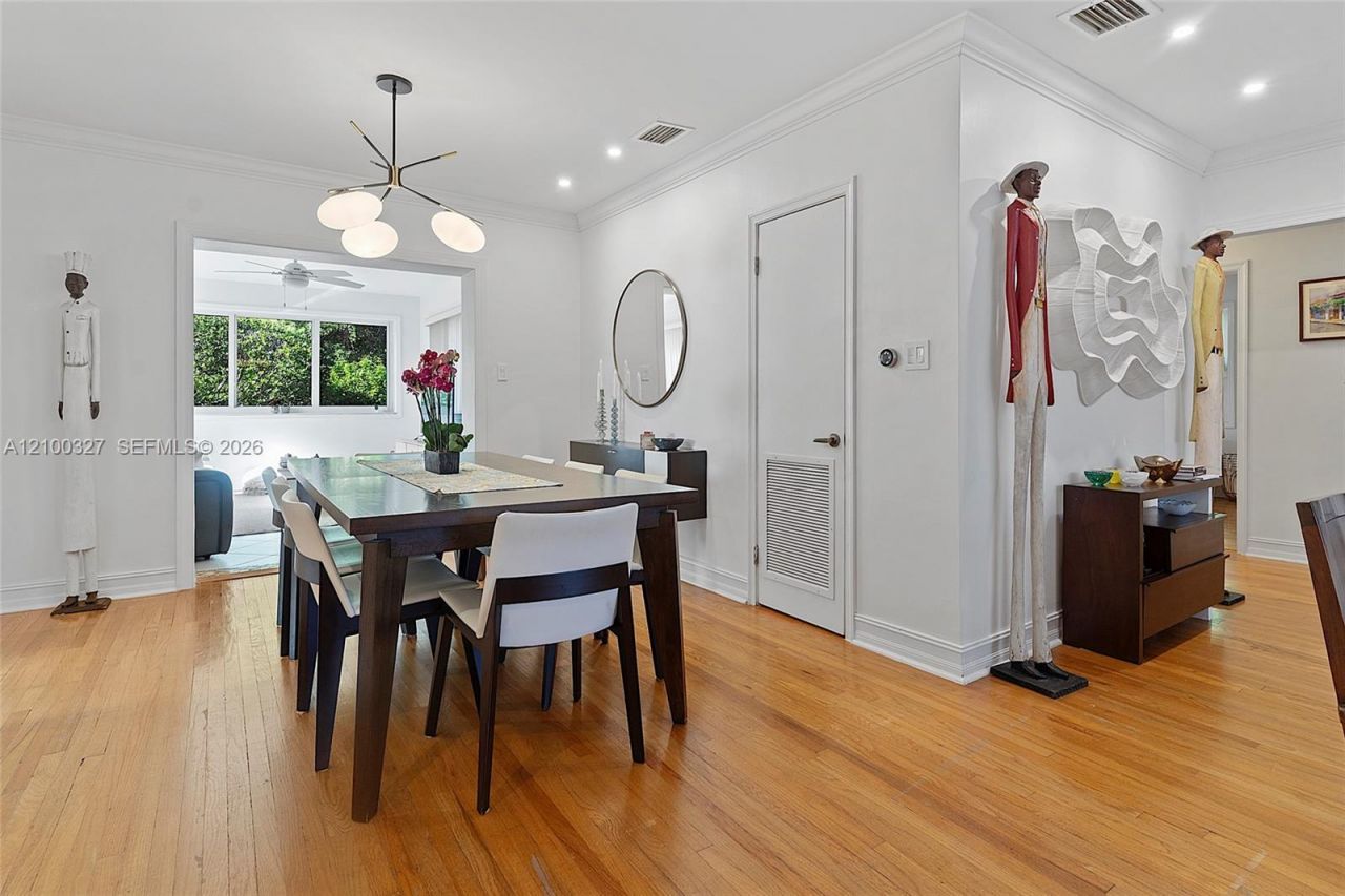 43 Malaga Ave, Coral Gables, FL 33134 Photo