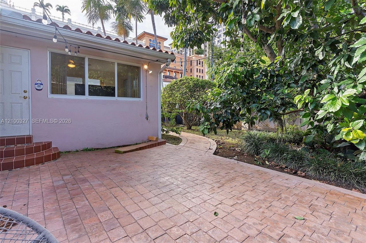 43 Malaga Ave, Coral Gables, FL 33134 Photo