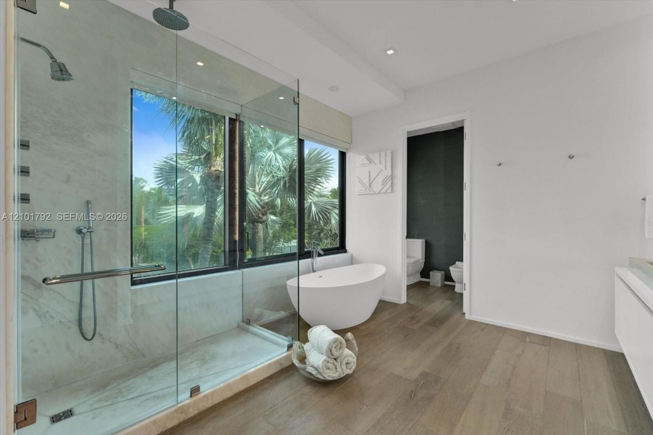 4322 Nautilus Dr, Miami Beach, FL 33140 Photo
