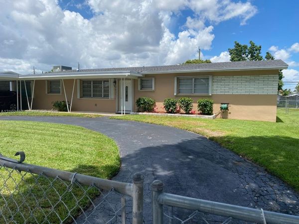467 W 43rd Pl , Hialeah, FL 33012