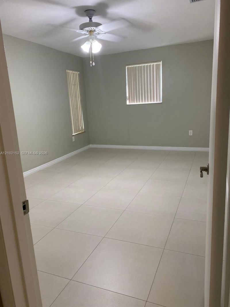 467 W 43rd Pl, Hialeah, FL 33012 Photo
