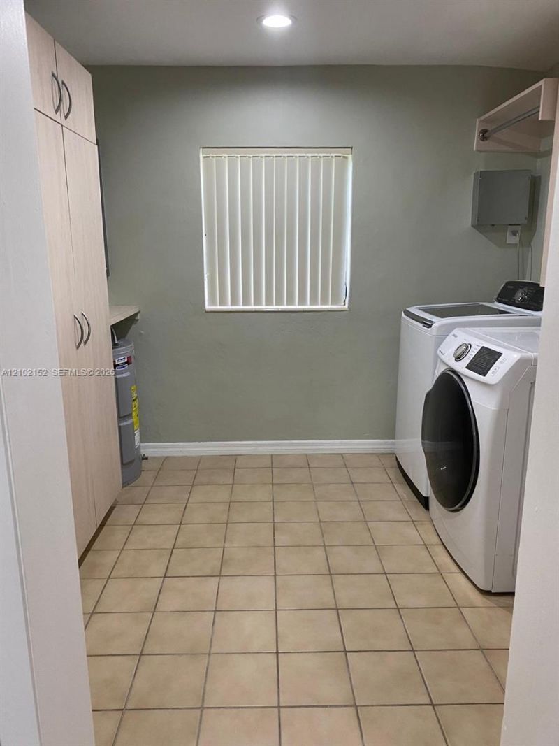 467 W 43rd Pl, Hialeah, FL 33012 Photo