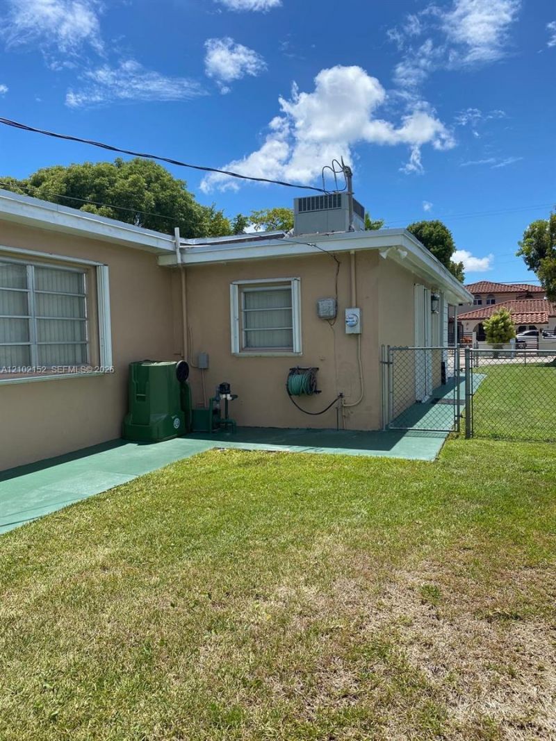 467 W 43rd Pl, Hialeah, FL 33012 Photo
