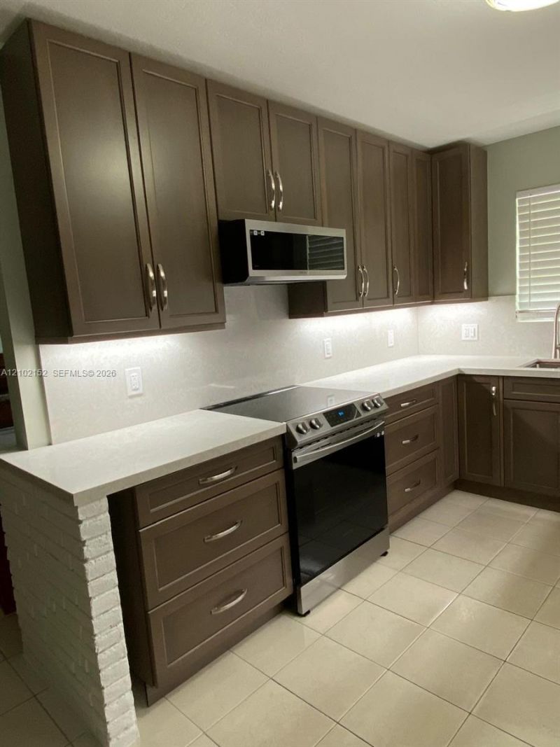 467 W 43rd Pl, Hialeah, FL 33012 Photo