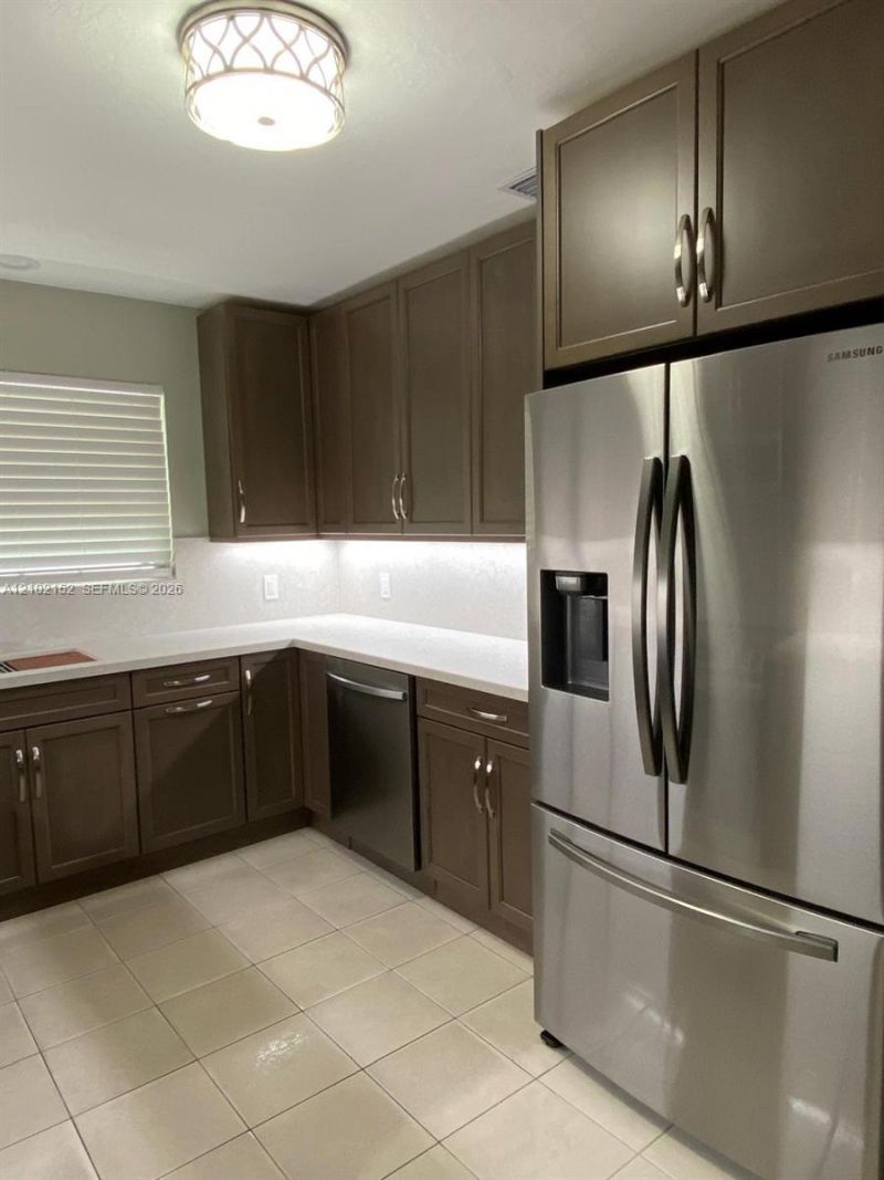 467 W 43rd Pl, Hialeah, FL 33012 Photo