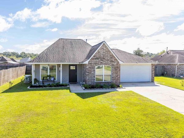 36032 Portsmouth Dr, Denham Springs, LA 70706