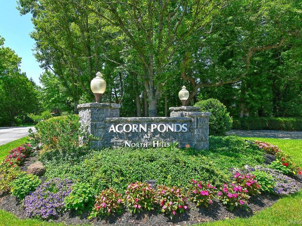 19 Frost Pond Drive, Roslyn, NY 11576