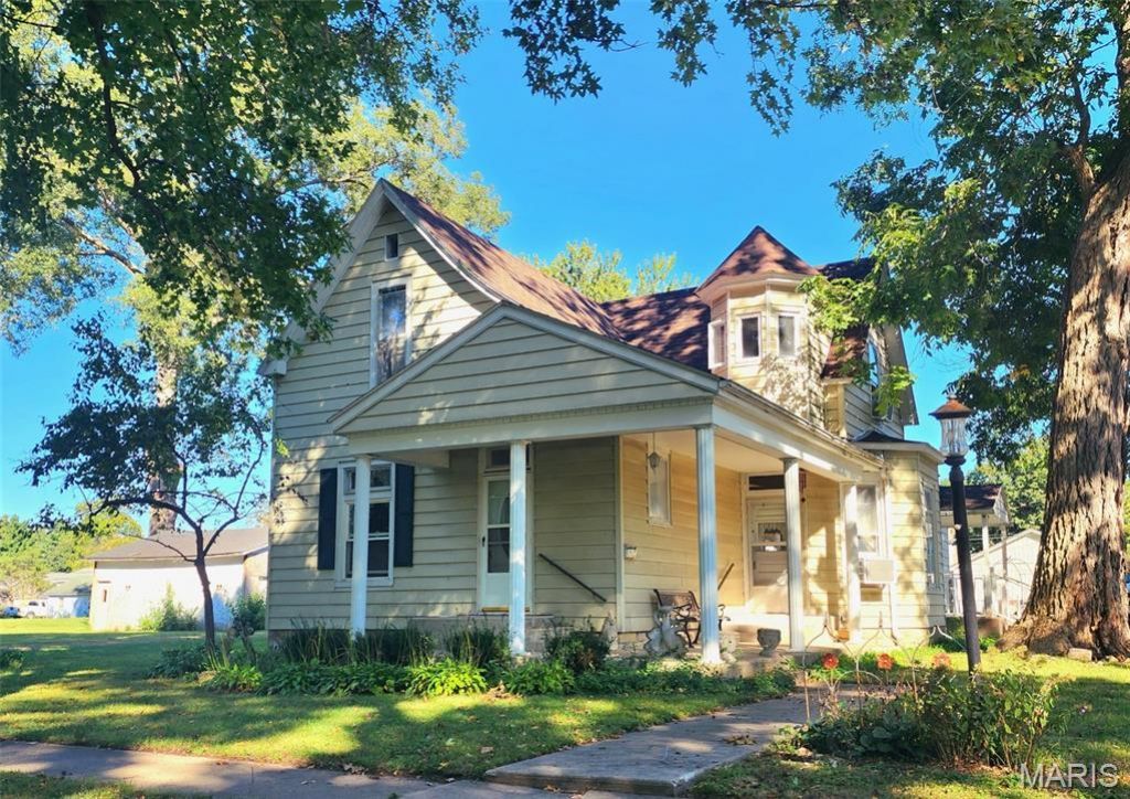 114 7th Street , Carrollton, IL 62016 Main Photo