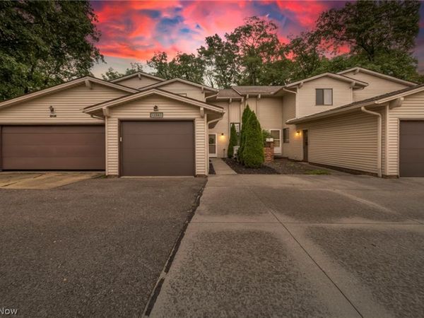 11547 Pearl Road , Strongsville, OH 44136
