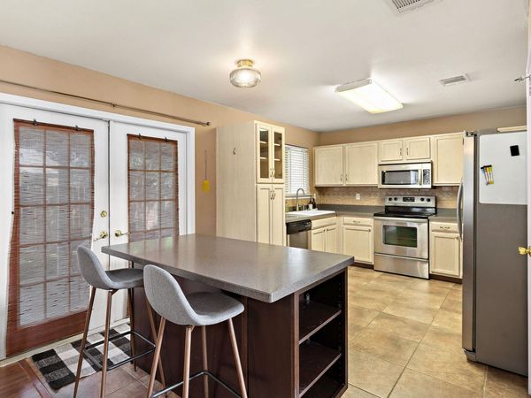400 Debora DR, Georgetown, TX 78628