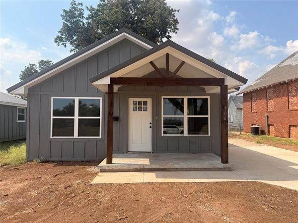 706 S Sheppard Street, Chickasha, OK 73018
