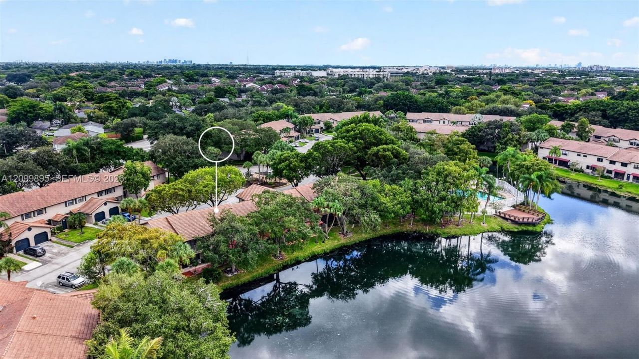 9012 Vineyard Lake Dr, Plantation, FL 33324 Photo
