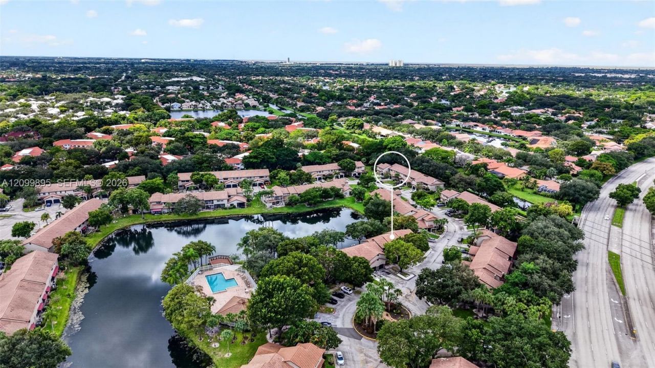 9012 Vineyard Lake Dr, Plantation, FL 33324 Photo