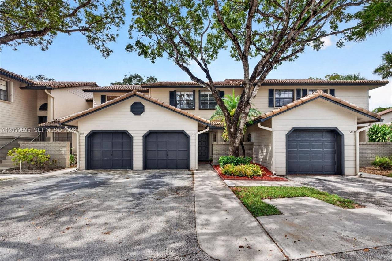 9012 Vineyard Lake Dr, Plantation, FL 33324 Photo