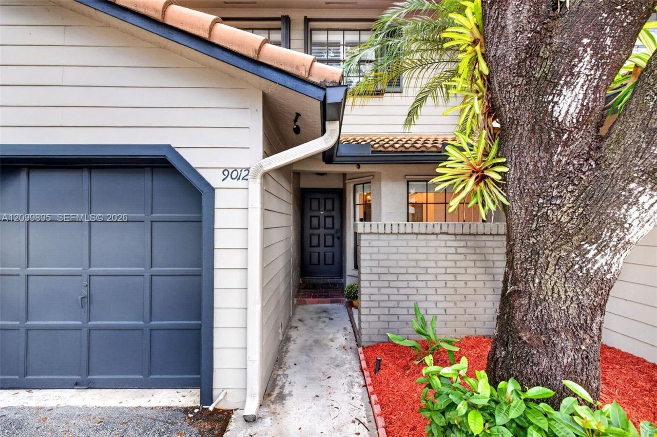 9012 Vineyard Lake Dr, Plantation, FL 33324 Photo