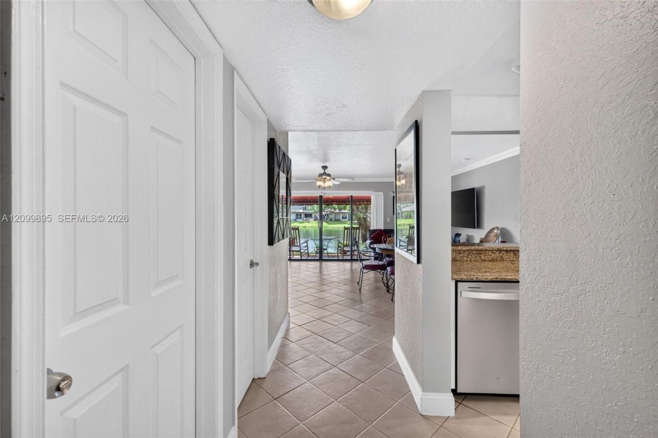 9012 Vineyard Lake Dr, Plantation, FL 33324 Photo
