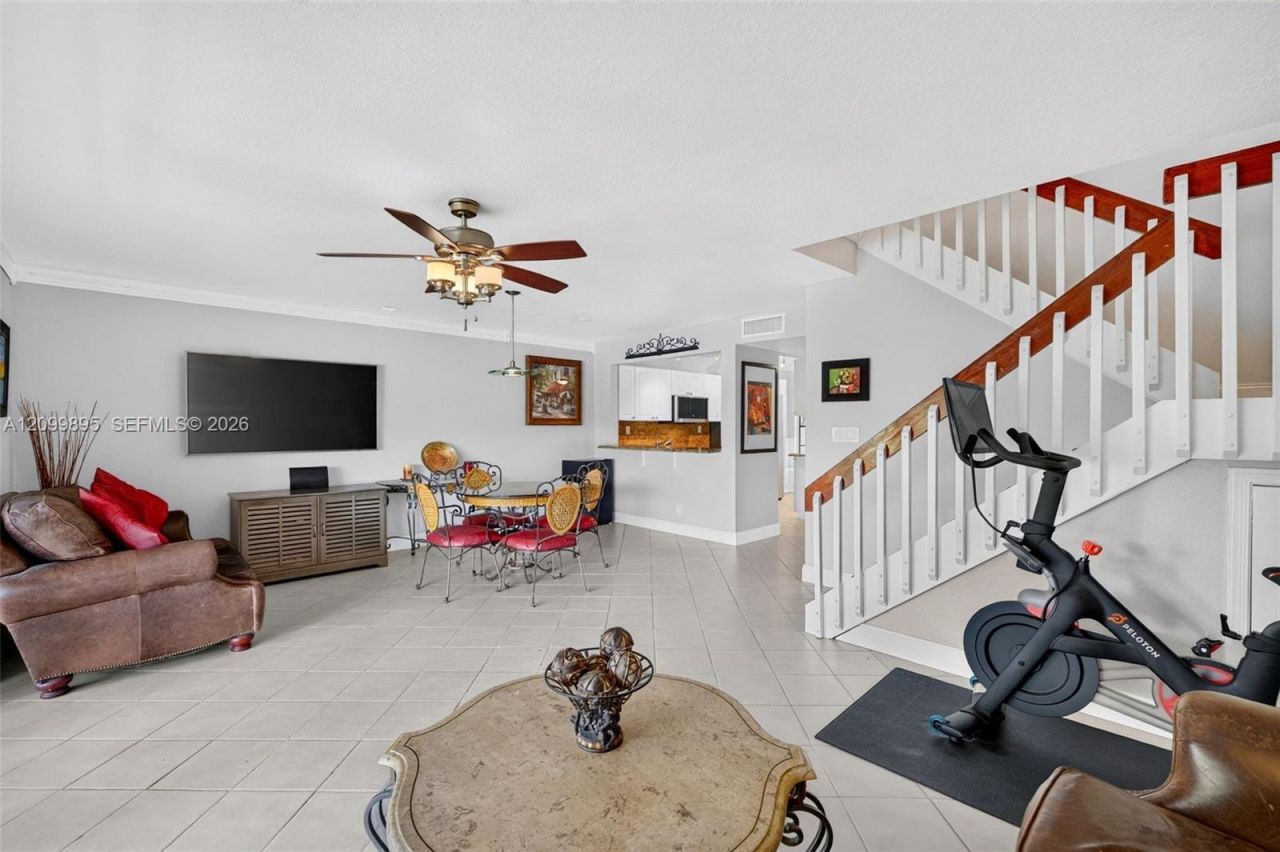 9012 Vineyard Lake Dr, Plantation, FL 33324 Photo