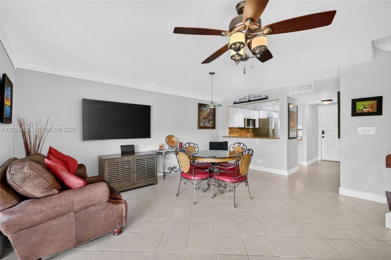 9012 Vineyard Lake Dr, Plantation, FL 33324 Photo