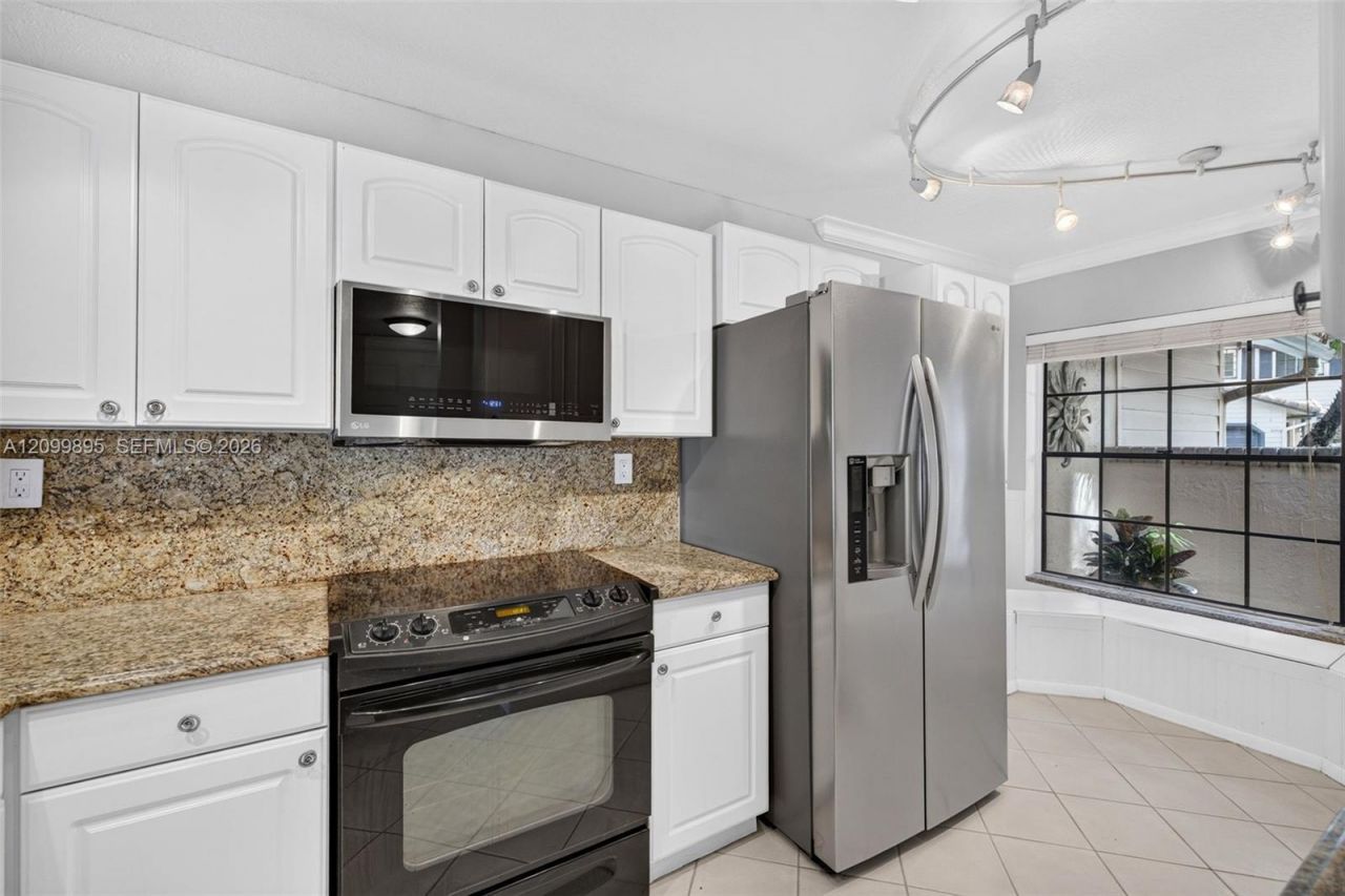 9012 Vineyard Lake Dr, Plantation, FL 33324 Photo