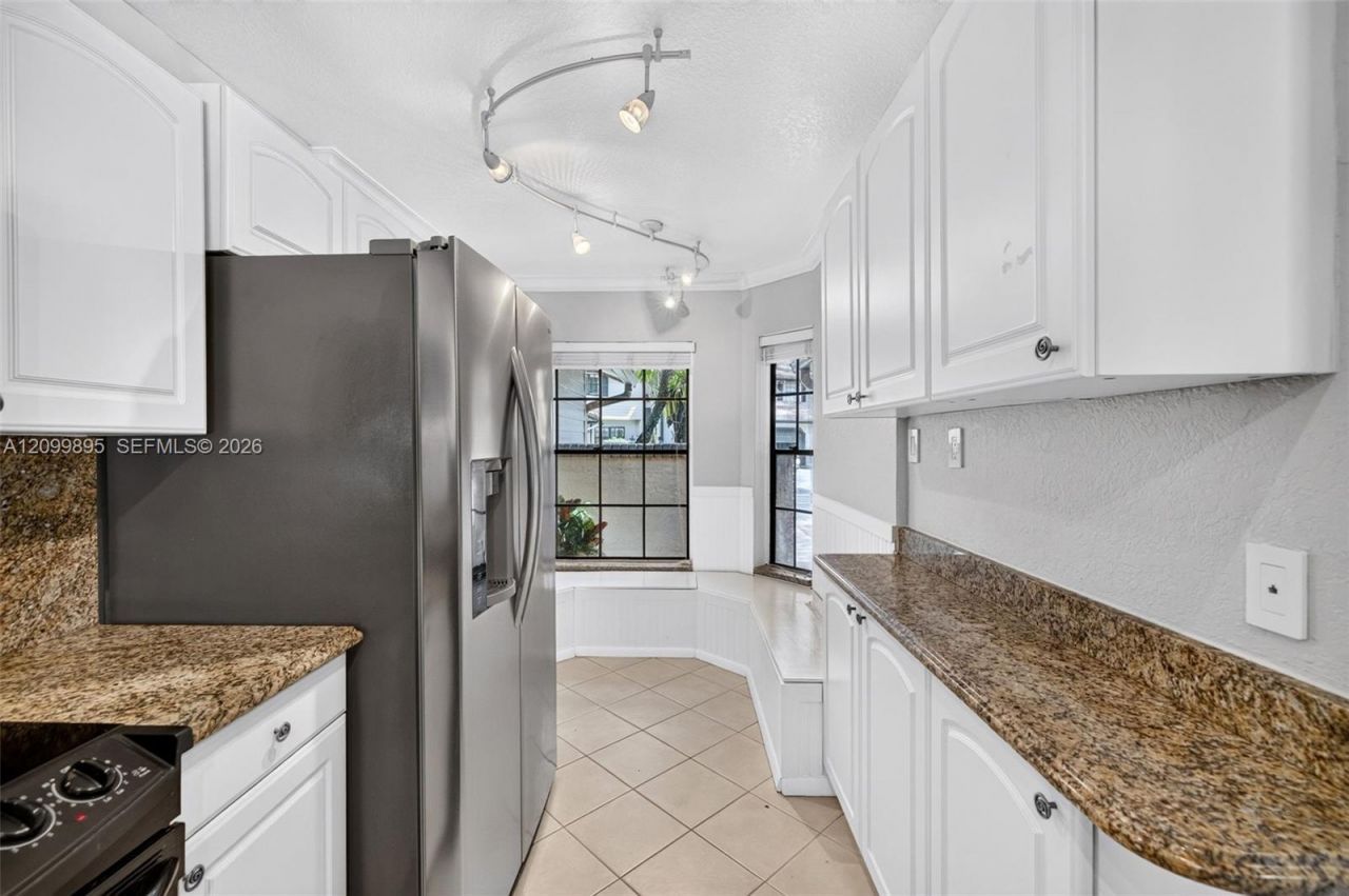 9012 Vineyard Lake Dr, Plantation, FL 33324 Photo