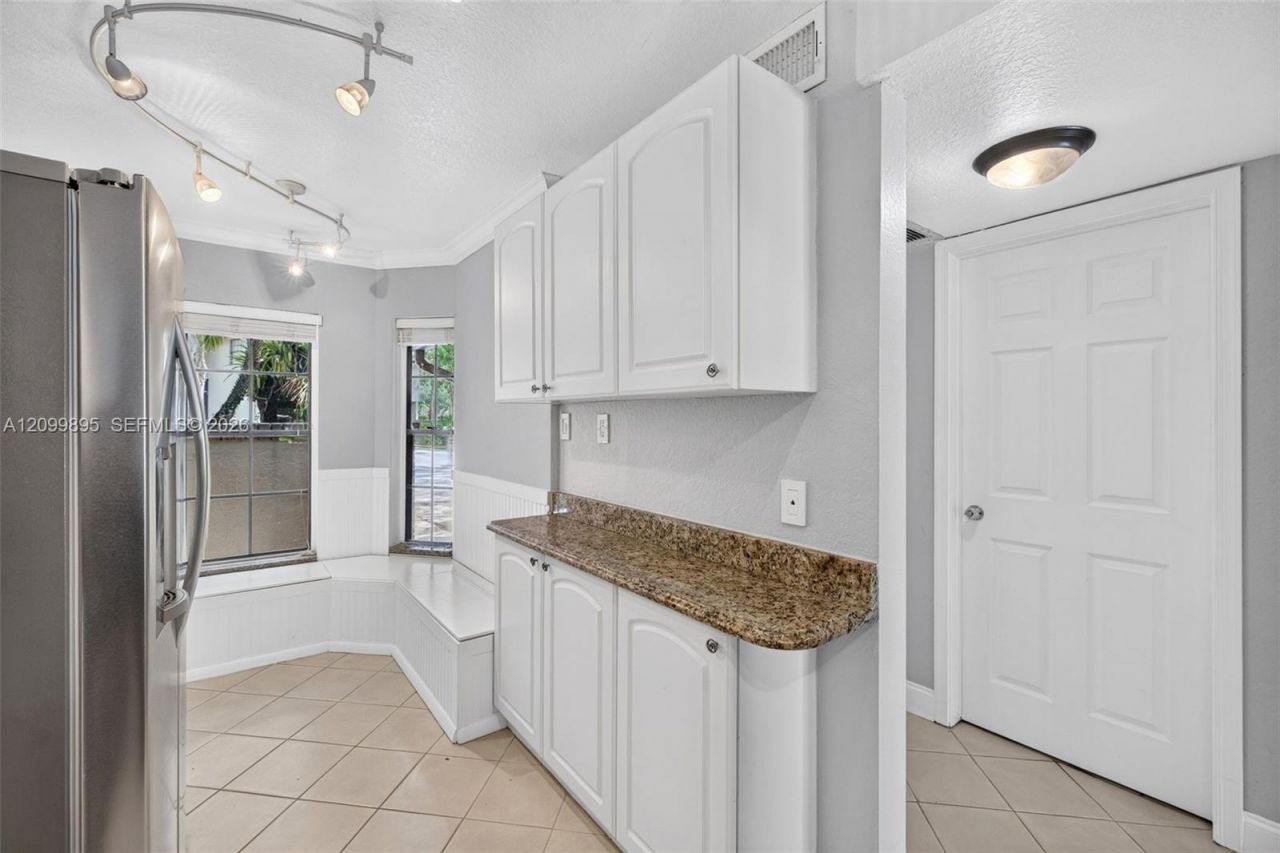 9012 Vineyard Lake Dr, Plantation, FL 33324 Photo
