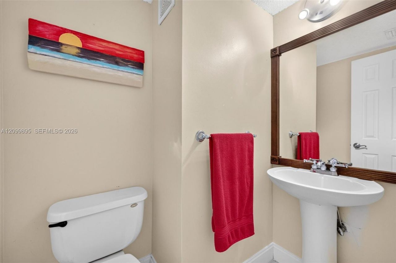 9012 Vineyard Lake Dr, Plantation, FL 33324 Photo