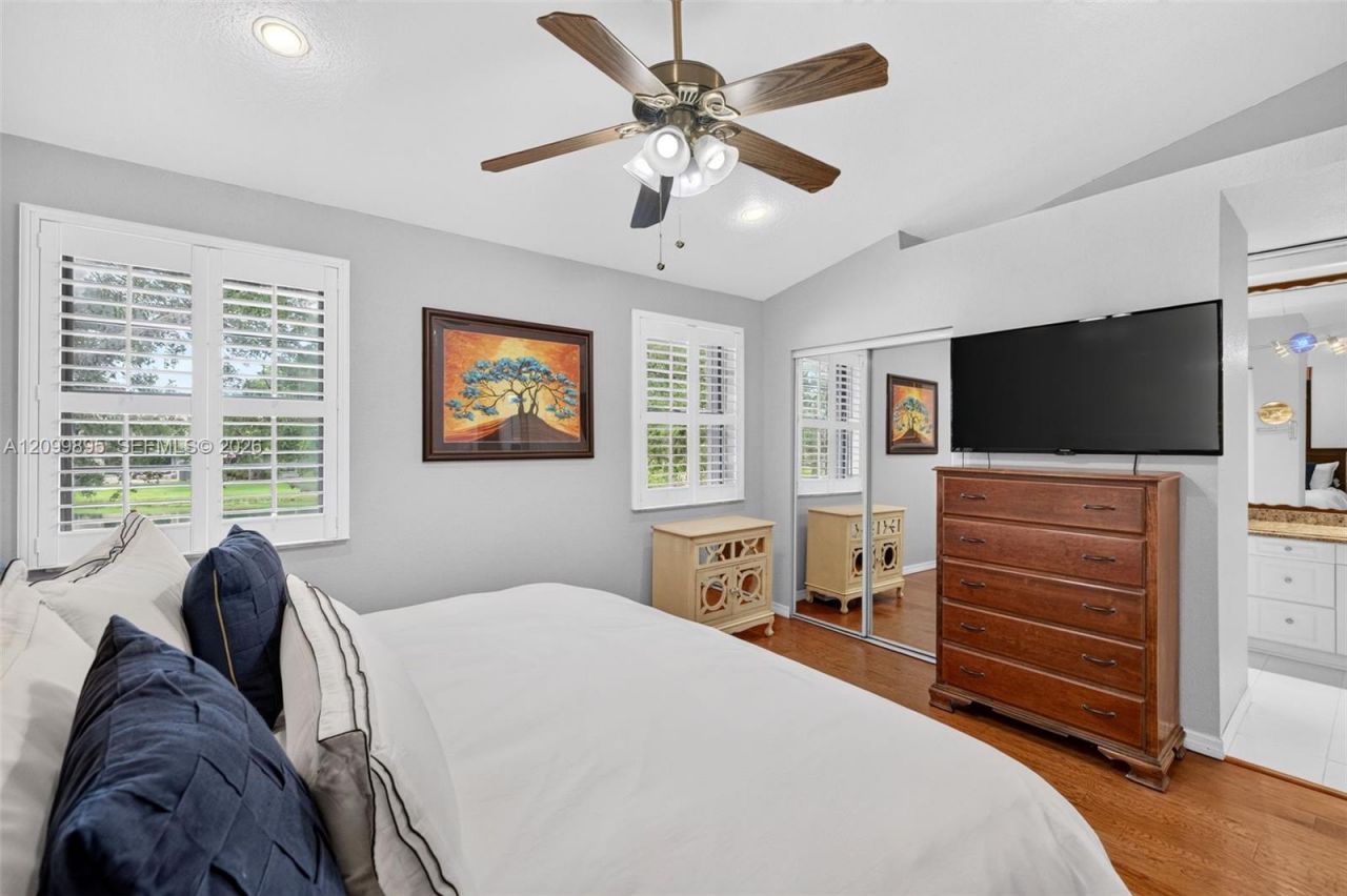 9012 Vineyard Lake Dr, Plantation, FL 33324 Photo