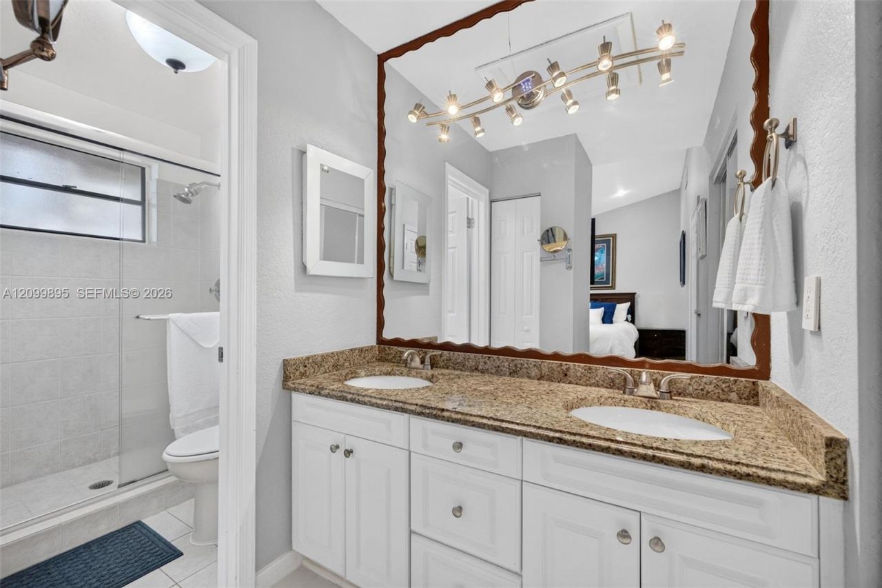 9012 Vineyard Lake Dr, Plantation, FL 33324 Photo