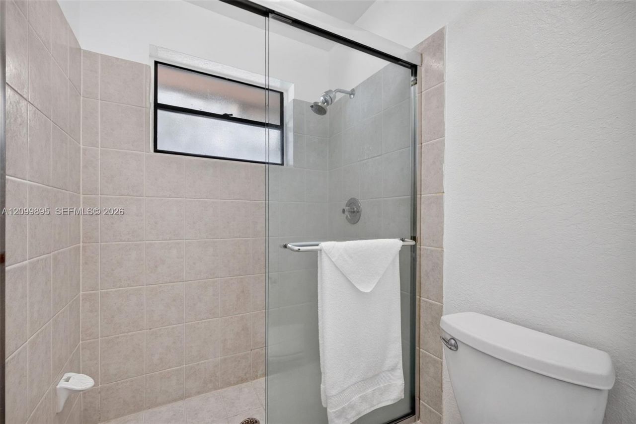 9012 Vineyard Lake Dr, Plantation, FL 33324 Photo