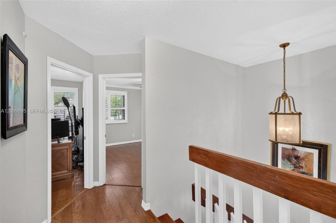 9012 Vineyard Lake Dr, Plantation, FL 33324 Photo