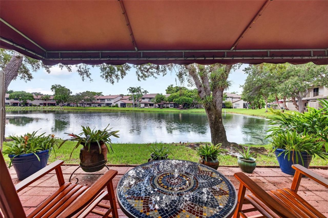 9012 Vineyard Lake Dr, Plantation, FL 33324 Photo