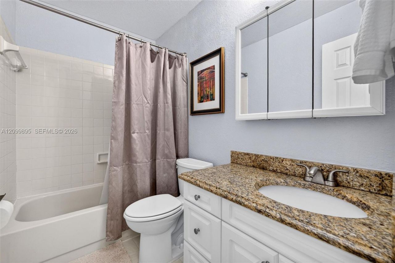 9012 Vineyard Lake Dr, Plantation, FL 33324 Photo