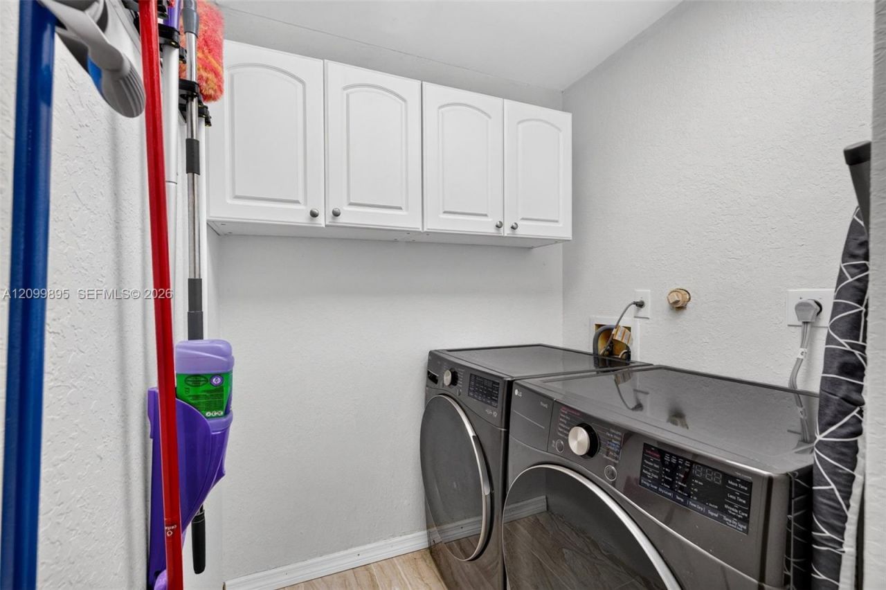 9012 Vineyard Lake Dr, Plantation, FL 33324 Photo