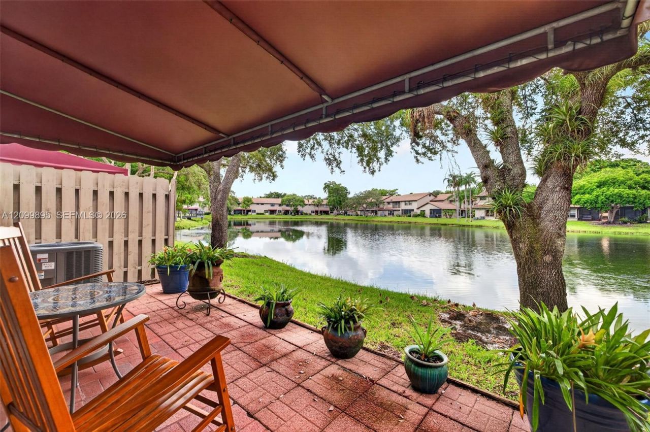 9012 Vineyard Lake Dr, Plantation, FL 33324 Photo