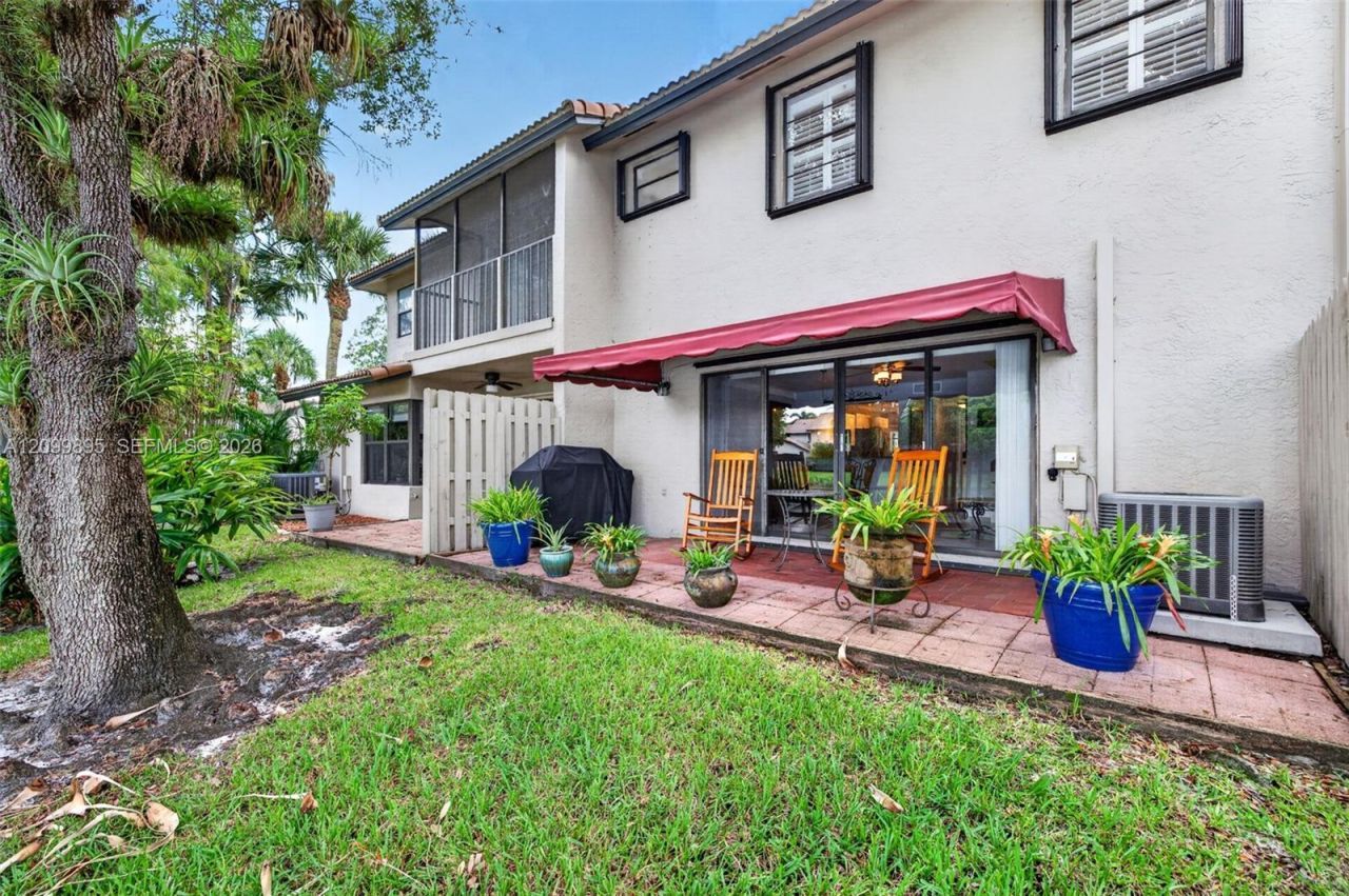 9012 Vineyard Lake Dr, Plantation, FL 33324 Photo
