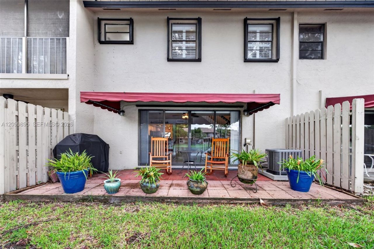 9012 Vineyard Lake Dr, Plantation, FL 33324 Photo